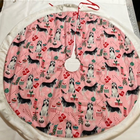 Pink Christmas Tree Skirt With Dog Print 45 in - Picture 1 of 9